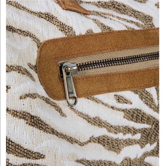 New! Ruggine Handmade Tiger Motif Bag - Picture 11 of 12